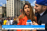 Julieth Gozález, enviada especial a Rusia, besada sin consentimiento por un aficionado.-YOUTUBE