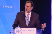 Discurso de Rajoy en la cena de Navidad con militantes del PP en Torrejón de Ardoz, este miércoles.-ATLAS