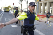 Cordón policial en Barcelona.-AP / MANU FERNANDEZ
