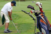 Un golfista en plena disputa del torneo celebrado ayer. / CLUB DE GOLF SORIA-