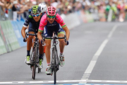 El italiano Ulissi triunfa ante Amador y el líder Jungels, que dio una lección de valentía.-AFP / LUK BENIES