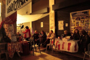 Un grupo de trabajadoras de la limpieza acampan en la plaza Syntagma para pedir su readmisión en el Ministerio de Economía.-Foto:  AINA VALLDAURA