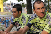 Alberto Contador e Ivan Basso, el pasado 2 de julio en Utrecht, dos días antes de empezar el Tour 2015.-Foto:   AP / CHRISTOPHE ENA