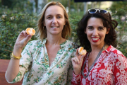 Las psicólogas y sexólogas Heidi Beroud-Poyet y Laura Beltran, en Barcelon-ELISENDA PONS