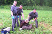 David Sweat, en el momento de ser detenido por la policía, en Constable (Nueva York), cerca de la frontera con Canadá.-Foto: AP