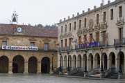 Plaza Mayor de la capital, con el Ayuntamiento y el Palacio de la Audiencia. MARIO TEJEDOR