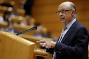 El ministro de Hacienda, Cristóbal Montoro, ha presentado el debate en el Senado de los Presupuestos del Estado como la antítesis al "revanchismo" que, a su juicio, ha exhibido Unidos Podemos este mismo martes en el Congreso de los Diputados durante el de-JOSE LUIS ROCA