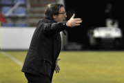 El entrenador del Numancia, Juan Antonio Anquela. / DIEGO MAYOR-
