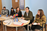 Cristian Calavia, Pilar Pacheco, Marta Cáceres, Alberto Santamaría y Cristina Llorente en la presentación de ayer.-VALENTÍN GUISANDE