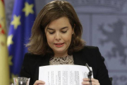 La vicepresidenta del Gobierno, Soraya Sáenz de Santamaría, en rueda de prensa tras un Consejo de Ministros.-EFE / ÁNGEL DÍAZ