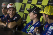 Márquez, junto a Lorenzo y Rossi en una rueda de prensa.-Foto: JORDI COTRINA