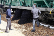 Mineros cortan el tráfico ferroviario en Ciñera de Gordón-Ramiro
