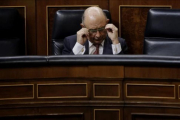 El ministro de Hacienda en funciones, Cristóbal Montoro, en el pleno del Congreso de los Diputados.-JOSE LUIS ROCA