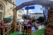 Manuel Merillas y Ohiana Kortazar, celebran sus primeros puestos en la meta del Desafío Urbión.-HDS
