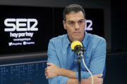 El secretario general del PSOE, Pedro Sánchez, durante la entrevista concedida esta manana en la Cadena Ser.-MARISCAL (EFE)