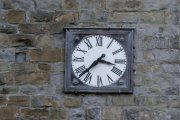 El reloj de la iglesia de Amatrice, detenido a la hora del terremoto.-AP / MASSIMO PERCOSSI