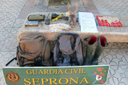 Pruebas y útiles requisados por la Guardia Civil.-