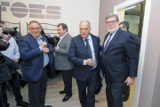 Javier Tebas, escoltado por Francisco Rubio y Santiago Aparicio, ayer, en la sede de FOES.-MARIO TEJEDOR