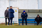 Diego Rojas en un partido en el banquillo de la Arboleda. MARIO TEJEDOR