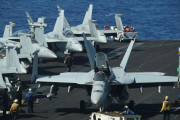 Aviones de combate FA-18 Hornet del portaviones Theodore Roosevelt en el mar del Sur de China el pasado mes de abri-TED ALJIBE