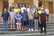‘Foto de familia’ del consejero de Empleo con las autoridades y los alumnos del taller Duero X.-Valentín Guisande