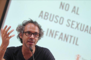 James Rhodes durante un acto en contra de los abusos sexuales.-JOSE LUIS ROCA