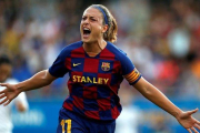 Alexia festeja el primer gol del Barça al Tacón, el primero del Barça femenino en el estadio Johan Cruyff.-EFE / ALBERTO ESTÉVEZ