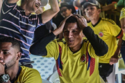 Reacción de un aficionado colombiano en el partido frente Japón.-JOAQUIN SARMIENTO