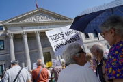 Manifestación de pensionistas frente al Congreso de los Diputados.-JOSÉ LUIS ROCA