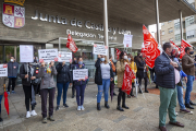 Concentración por la vacunación de todo el personal de centros educativos. MARIO TEJEDOR