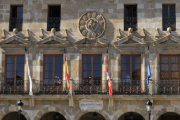 Fachada del Ayuntamiento de Soria. VALENTÍN GUISANDE-