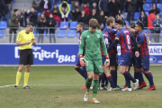 Aitor Fernández, cabizbajo tras encajar uno de los goles del Huesca.-HDS