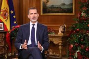 Felipe VI, en el salón de Audiencias del Palacio de la Zarzuela, durante el discurso de esta Nochebuena.-CASA DE SM EL REY