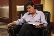 Charlie Sheen, en una escena de 'Terapia con Charlie'.-Foto: MEDIASET