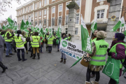 Concentración de Satse a las puertas de la Consejería de Sanidad.-Ical