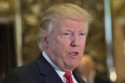 El presidente electo estadounidense, Donald Trump, se dirige a los periodistas en la Trump Tower de Nueva York.-ALBIN LOHR-JONES