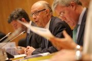 El nuevo proyecto de presupuestos generales del Estado presentado por el ministro Montoro prevé otorgar al catastro la competencia de determinar el valor de mercado de la vivienda.-JOSE LUIS ROCA (EL PERIÓDICO)
