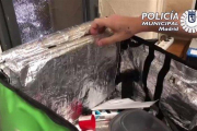 La bolsa de reparto de comida a domicilio intervenida por la Policía de Madrid con droga en su interior.-POLICÍA MUNICIPAL DE MADRID