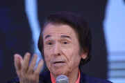 Para Raphael, la clave de su éxito es que nunca ha dejado de hacer cosas nuevas y proyectos diferentes.-EFE