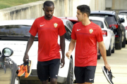 Diamanka, a la izquierda de la imagen, tras un entrenamiento en las filas del Almería.-La Voz de Almería
