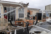 Daños causados en una vivienda de Florida por el huracán 'Matthew'.-PHELAN EBENHACK