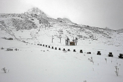 La estación de esqui de San Isidro, cubierta de nieve-El Mundo