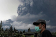 El volcán Agung, en la isla indonesia de Bali.-JOHANNES CHRISTO