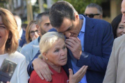 Pedro Sánchez y Susana Díaz, en el paseo que han dado esta mañana en Córdoba.-EFE / RAFA ALCAIDE