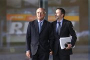 Josu Jon Imaz (izquierda) y Antoni Brufau, de Repsol-AGUSTÍ CATALAN
