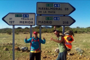 Los exmilitares Fernando Tello y David Rodríguez Thovar caminaron desde Badajoz hasta Madrid para denunciar la jubilación forzosa de los efectivos de tropa y marinería no permanentes a los 45 años.-Fotografía cedida por Fernando Tello