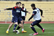 Julio Álvarez sufre un esguince en el tobillo izquierdo y es sería duda para el partido del domingo.-Valentín Guisande