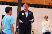 El alcalde de León, Antonio Silván (C) y la concejala de Juventud, Marta Mejías (D), visitan el Campus Circo-Ical