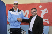 Igor Nascimento junto con el presidente del Río Duero, Alfredo cabrerizo, en su presentación de ayer.-Valentín Guisande