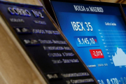 La Bolsa española gana el 0,41 %, pero no logra recuperar los 8.700 puntos En la imagen, la Bolsa de Madrid.-EFE / ARCHIVO